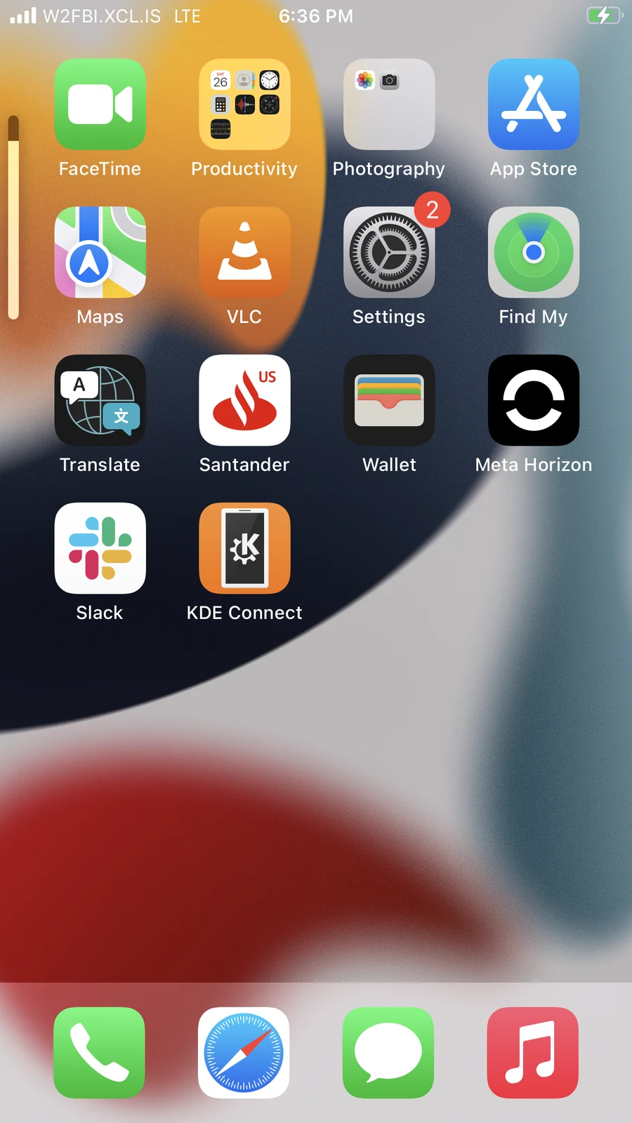 iPhone 7 home screen showing carrier W2FBI.XCL.IS on LTE